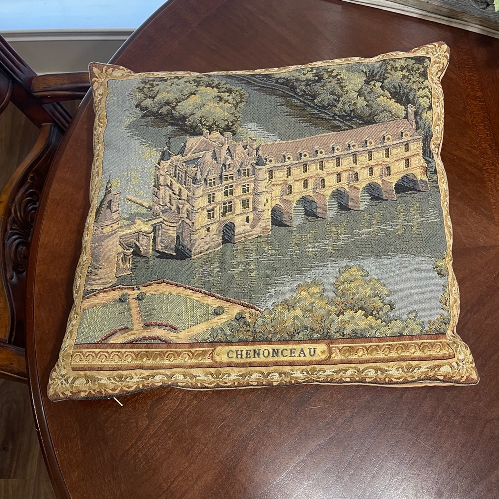 Tapestry pillow includes insert J Pansu